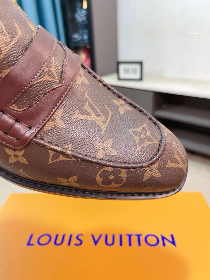 Ex-factory price 720🌹🌹High version [LV] Louis Vuitton's popular casual leather shoes🎖Fashionable and elegant🎖🎖Material: Original imported open-edge beaded cowhide, washed cowhide leather lining, original open-molded rubber outsole, high-end and classy, ​​elegant quality, instantly transforming into a handsome man ❤❤Standard\nNumber: 38-44